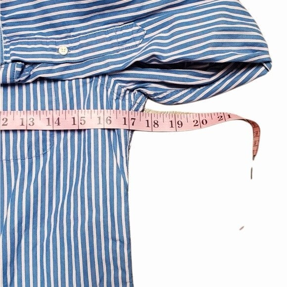 Boy Abercrombie and Finch Muscle Fit Blue Striped Long Sleeve Button down shirt - Picture 7 of 8